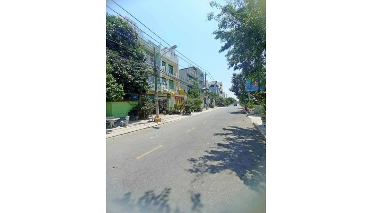Mặt tiền kinh doanh Lê Bôi 6x20 4 tầng chỉ 10 tỷ 8